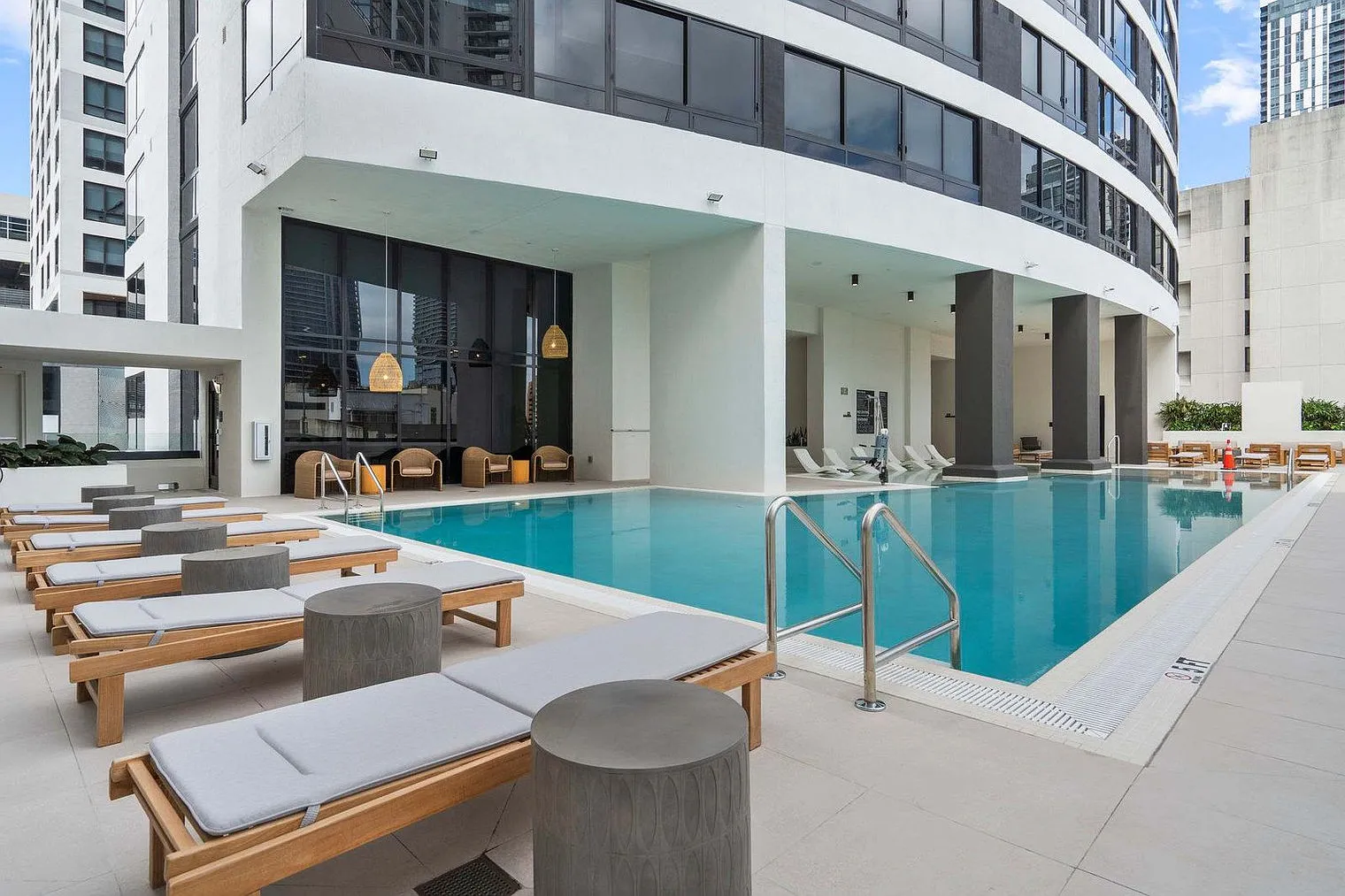 2 bed, 2.0 bath, 785 sqft, $3,794 — Photo 4