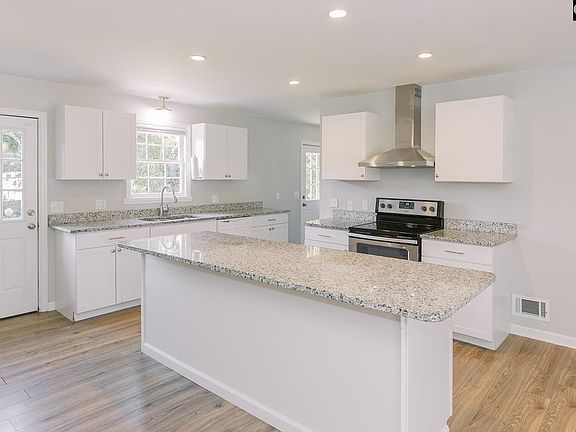 4th image of 112 Shady Oak Dr
