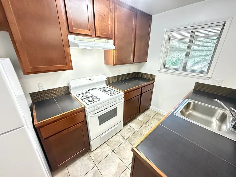 Lorrain Apartments — Photo 37