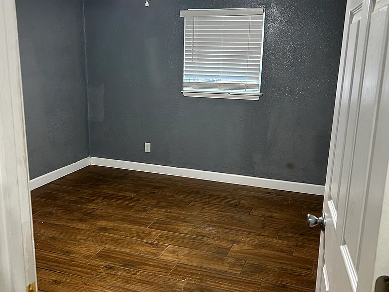 205 N Shawnee Blvd #C — Photo 6