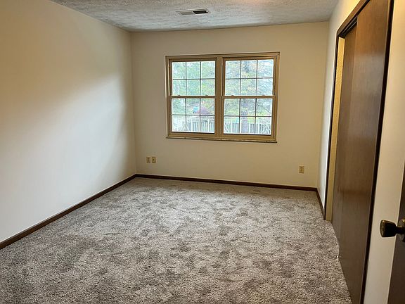 5th image of 340 Hillcrest Ave NW #2