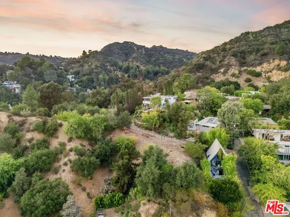 10220 Scenario Ln, Los Angeles, CA 90077