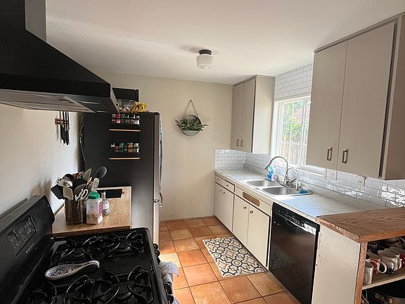 3rd image of 1723 Bowling Green Dr