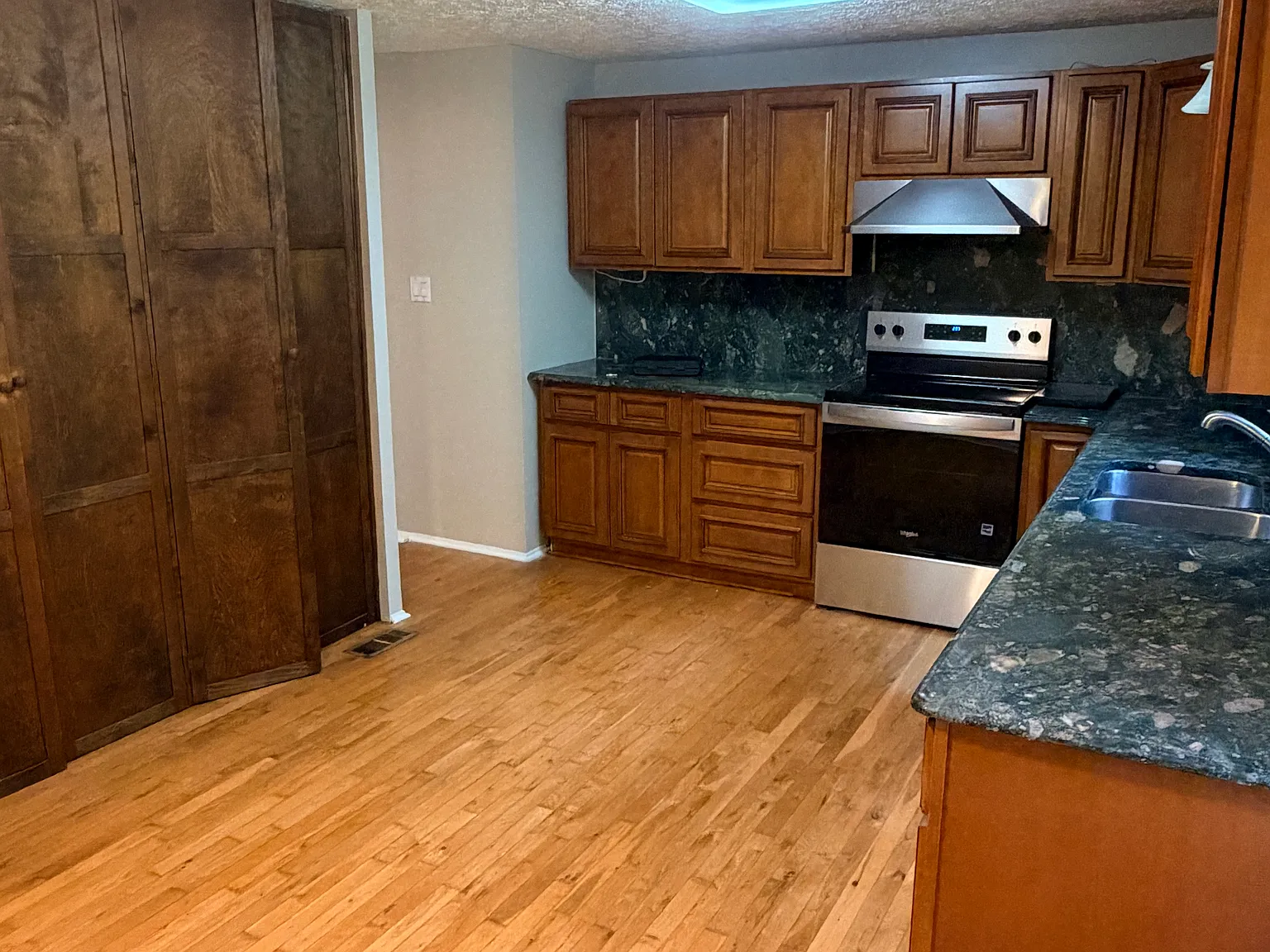 4 bed, 1620 sqft, $2,350 — Photo 2
