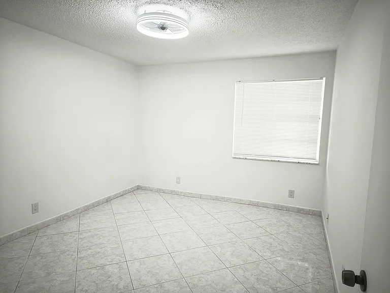 122 Normandy Ln #122 — Photo 9