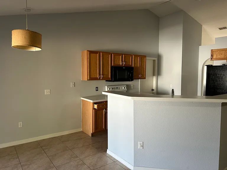 468 Biscayne Ln — Photo 5