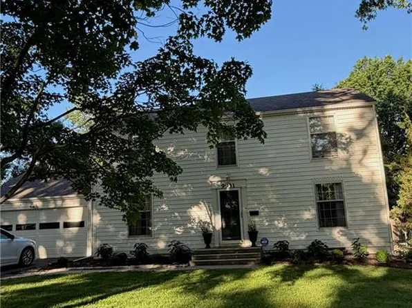 9931 Cedar St, Overland Park, KS 66207