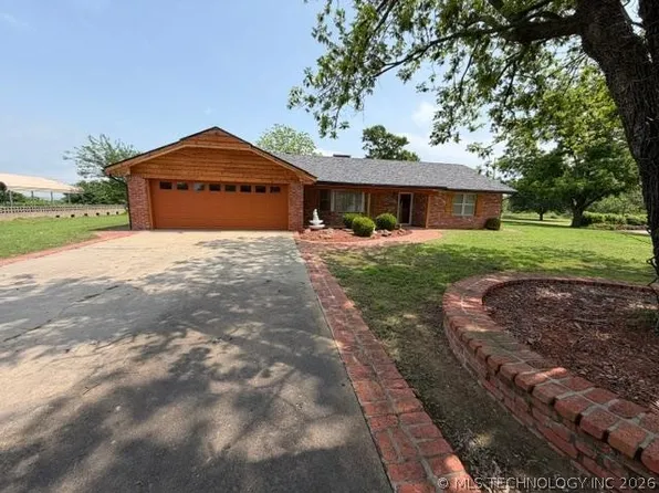 202 Sooner Rd, Holdenville, OK 74848