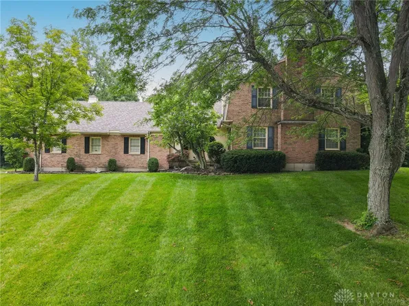 210 Trailwoods Dr, Dayton, OH 45415