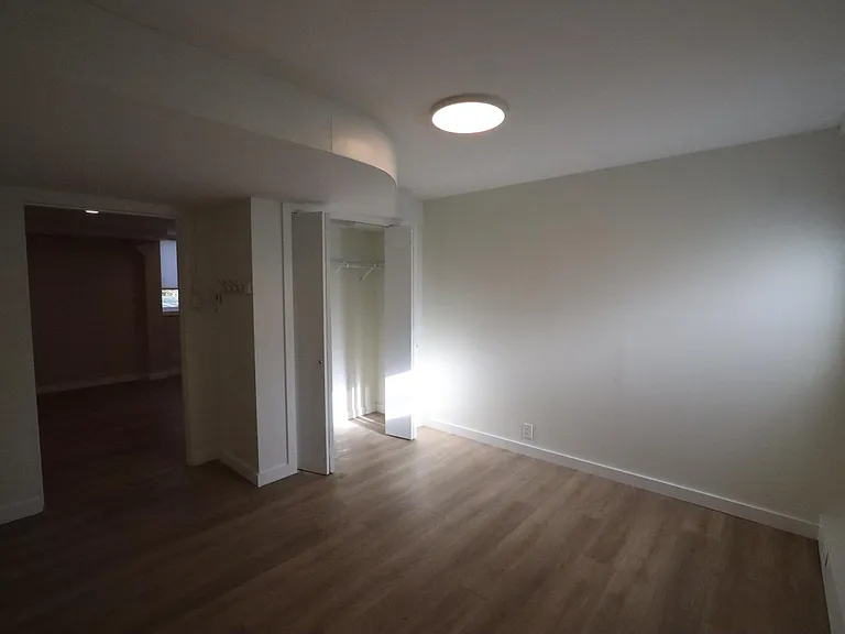 1534 N Woodburn Ave #B — Photo 12