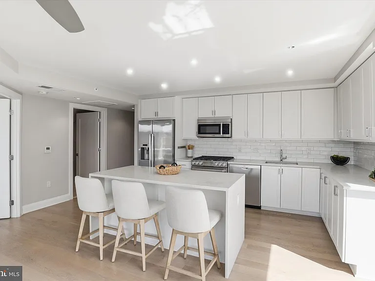 925 N Fairfax St #311 — Photo 14