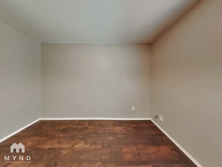 327 W Little Creek Rd — Photo 12