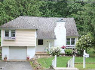 90 Woodstone Rd, Rockaway, NJ 07866