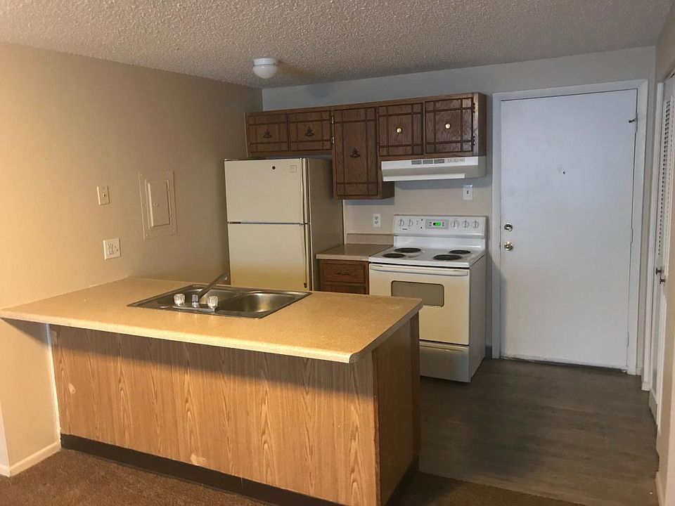 2nd image of 1691 Moore Ave APT 10