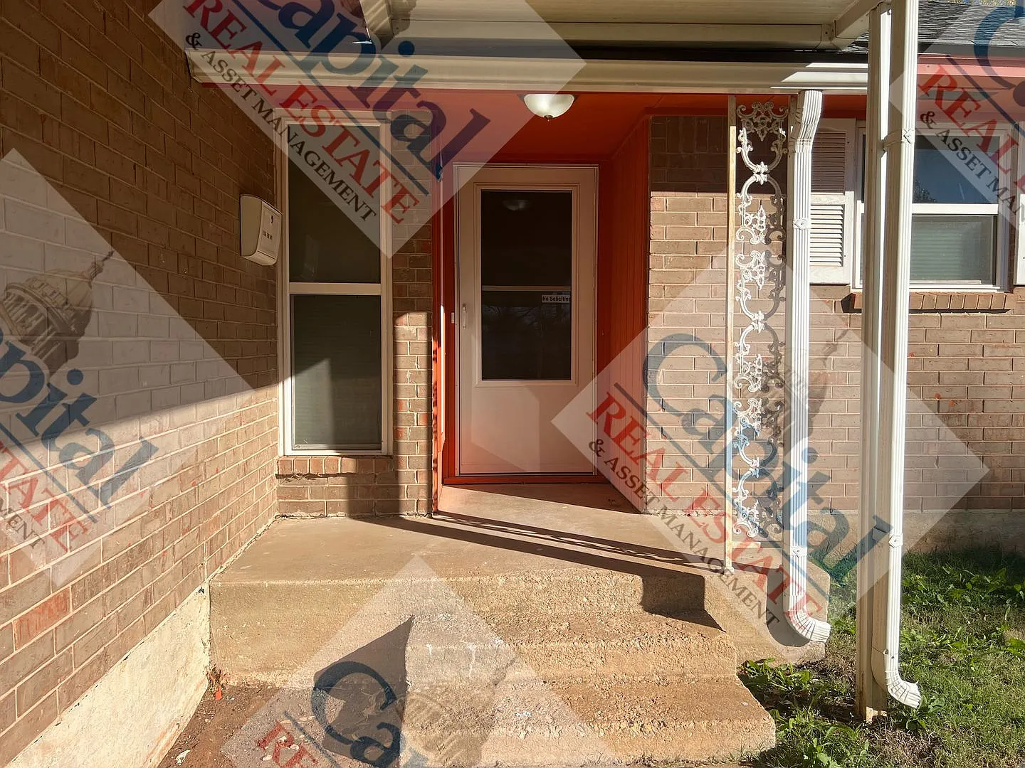 Charming Moore Home — Photo 4