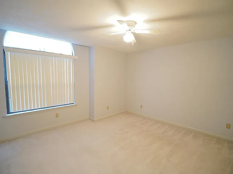 4424 Stratfordshire Ct — Photo 16
