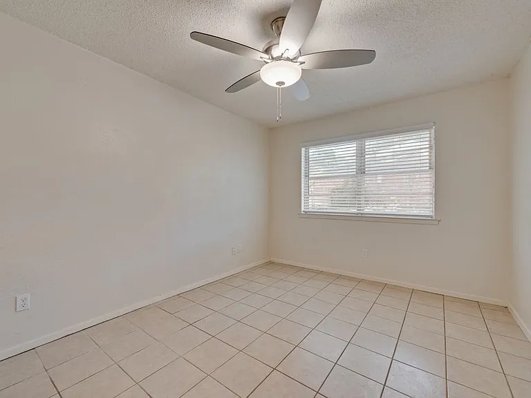 8308 Oak Ct #B — Photo 14