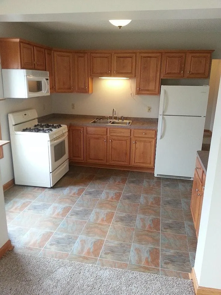 3 bed, 1400 sqft, $1,650 — Photo 3