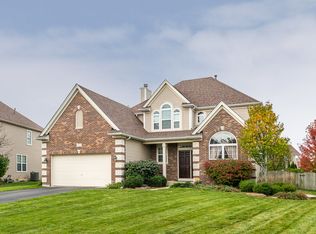 2697 Moutray Ln, North Aurora, IL 60542