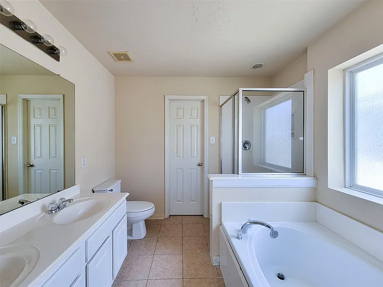 2322 Oxford Point Ln — Photo 26