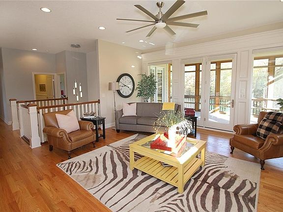 2nd image of 509 SW Camden Dr