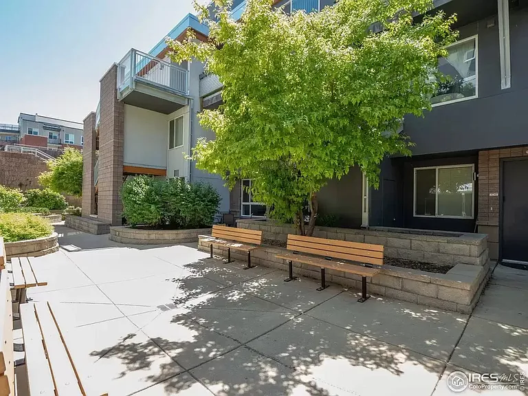 Front Raised-bed Courtyard