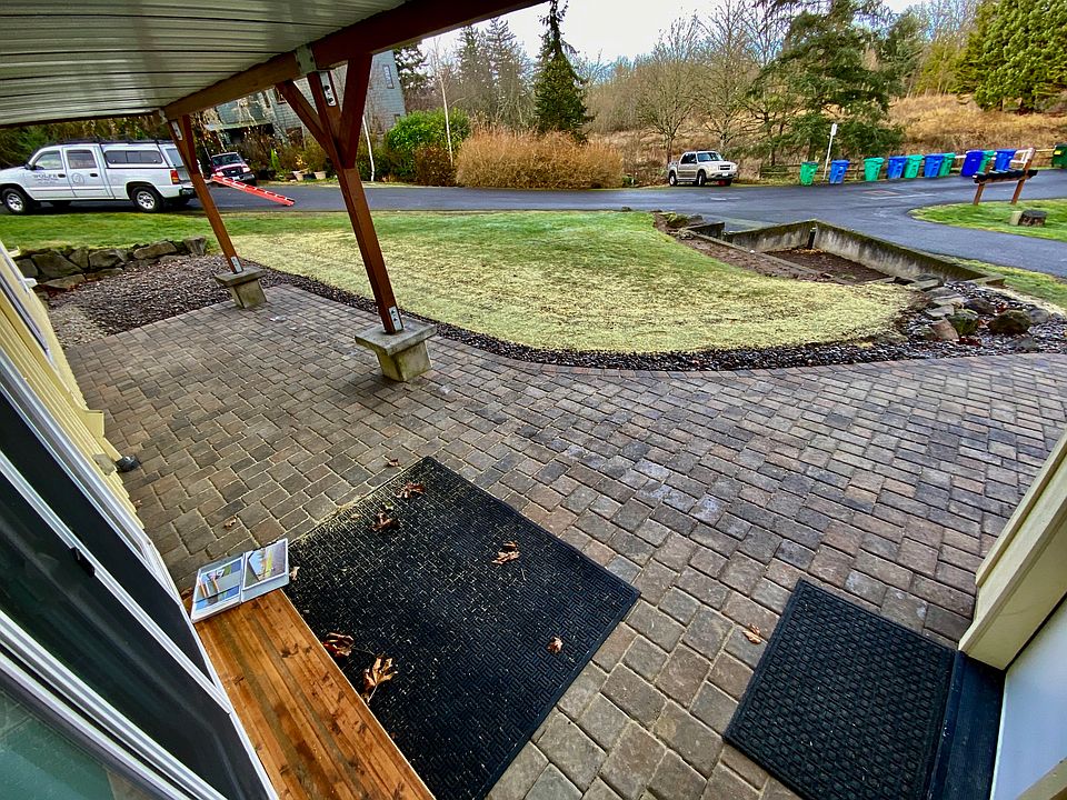 Courtyard access from front door