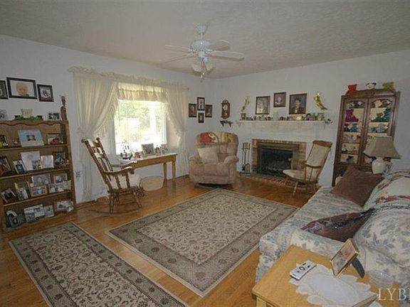 3rd image of 135 Troy Ln