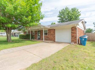 1014 W Sunset Cir, Yale, OK 74085