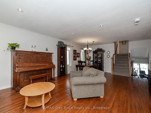 4th image of 2591 7th Ave E