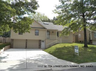 1117 SE 7th St, Lees Summit, MO 64063