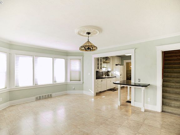 3rd image of 612 Lexington Ave