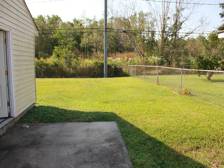 604 Ruth Dr — Photo 6