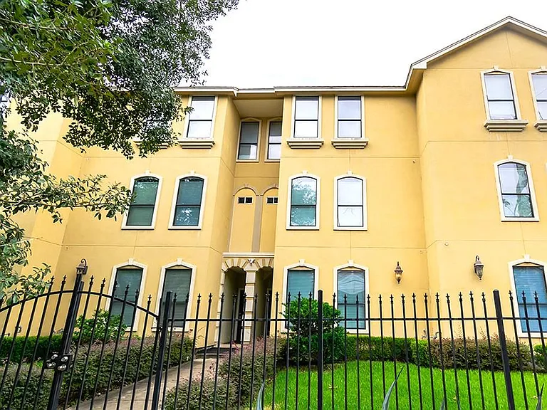 2919 Rosewood St #A — Photo 2