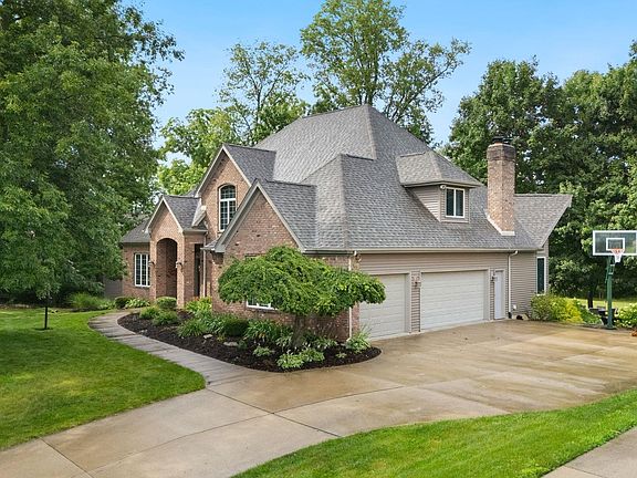 3rd image of 11120 Creekwood Ct