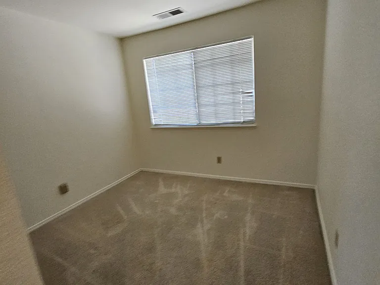 982 W Springer Dr — Photo 6