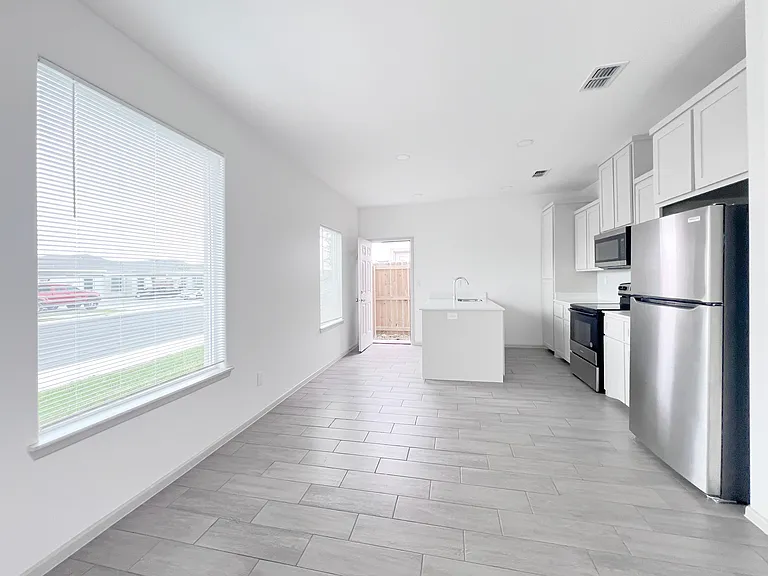 1304 Shavano Dr — Photo 9