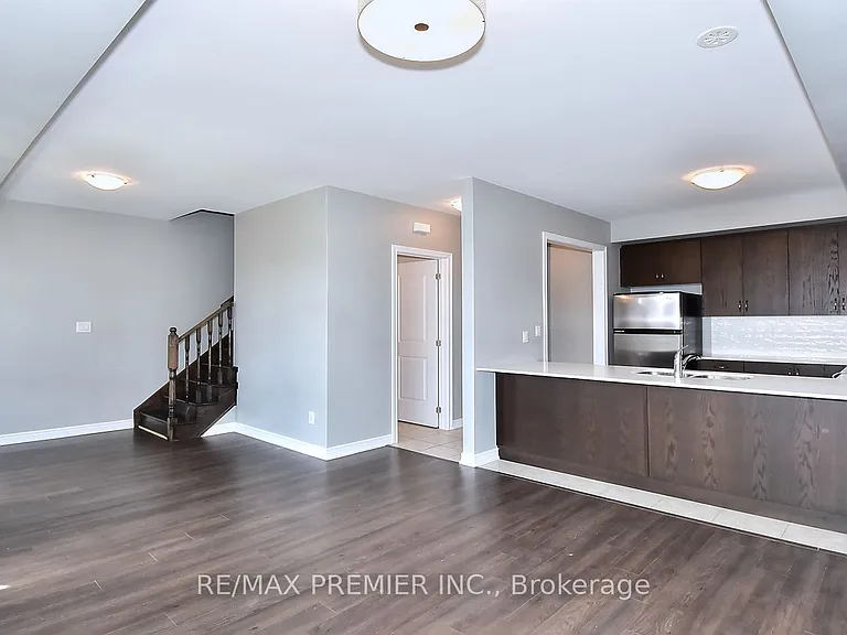 105 Kayla Cres #10 — Photo 11