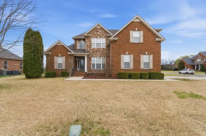 2733 Presley Dr