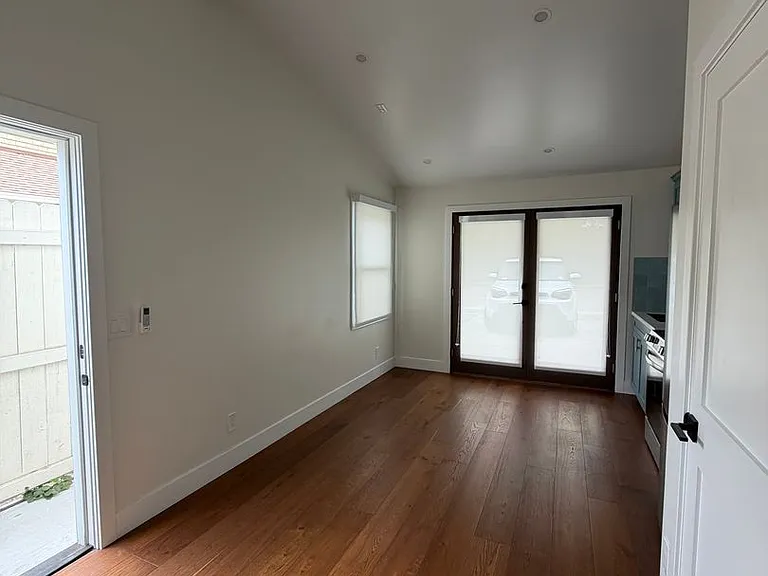 320 E Maple Ave — Photo 7