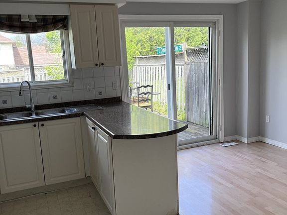 4th image of 15 Moss Pl