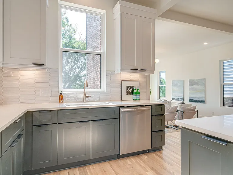 303 Riverside Dr #B — Photo 19