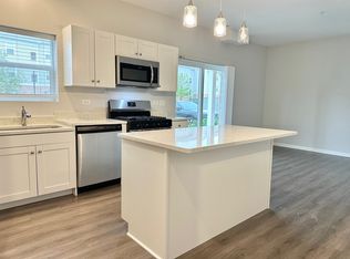 853 E Main St APT 1B, Dundee, IL 60118