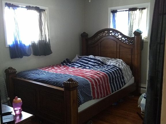 3rd image of 614 Crescent St NE APT 3
