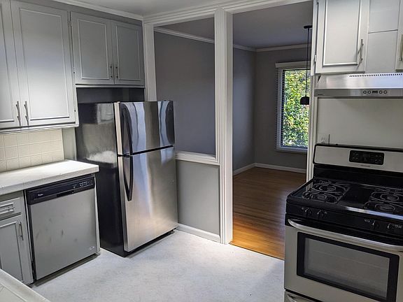 3rd image of 186 Stillings Ave