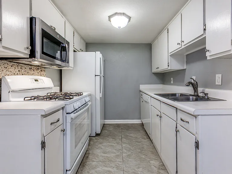 15926 Stillwood St #1071 — Photo 7