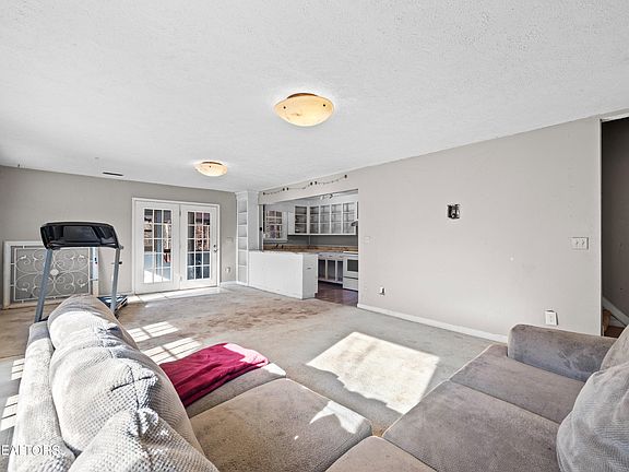 4th image of 850 Laurel Lake Cir