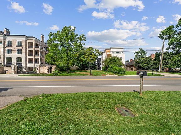 2nd image of 122 Woodmont Blvd