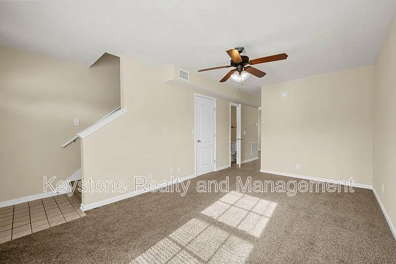 2 bed, 1.5 bath, 1065 sqft, $895 — Photo 4