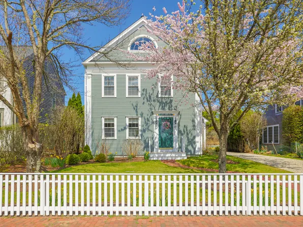 47 Goldfinch Dr, Nantucket, MA 02554